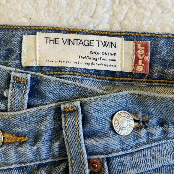 The Vintage Twin Reworked Levi’s jeans - Picture 8 of 16